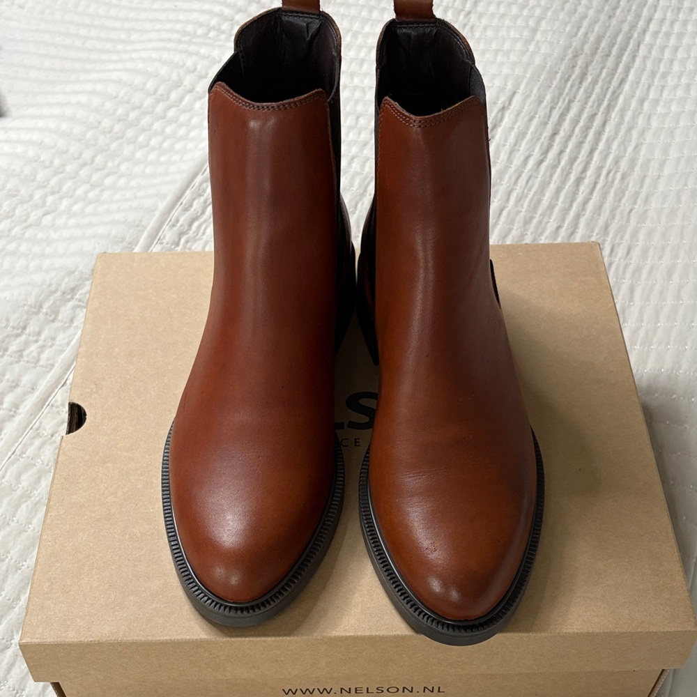 Genuine Leather Chelsea Boots – Cognac Brown – Size 40 – Brand New in Box